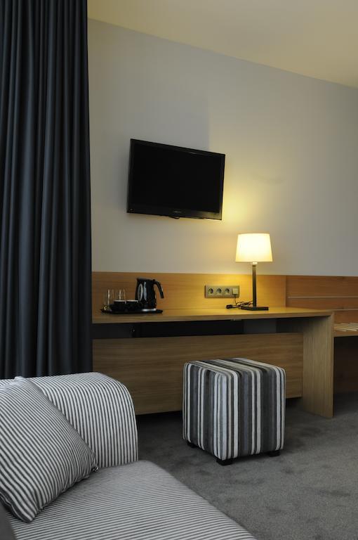 Hotel Den Hof Zelzate Room photo